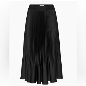 Aritzia Black pleaded skirt